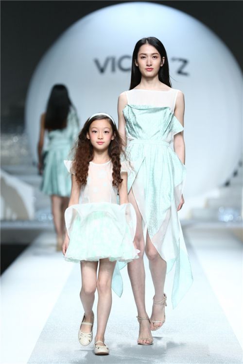 许馨尹发布最新设计，Vicky’Z亲子文化传遍全“球”