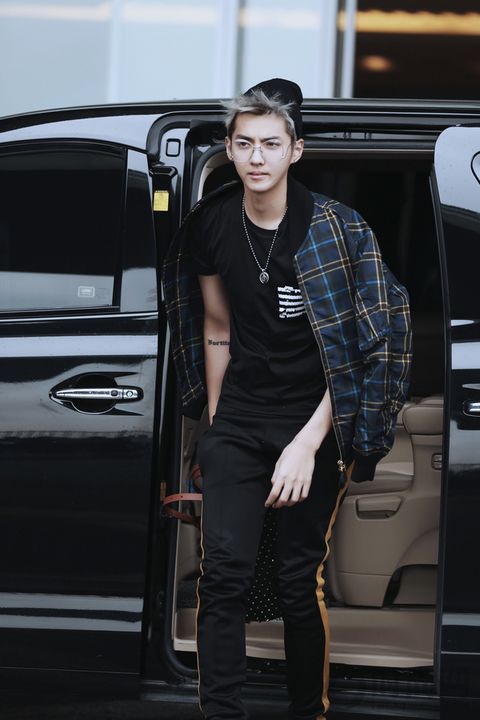 不仅仅是代言，吴亦凡更是用自己的方式演绎英伦风