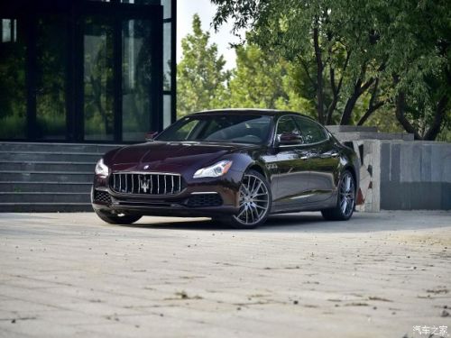Panamera 4 E-Hybrid行政加长版首发