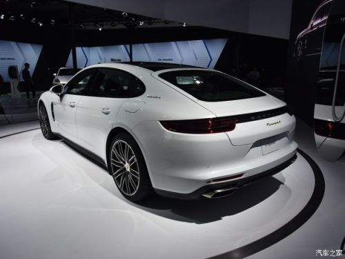 Panamera 4 E-Hybrid行政加长版首发