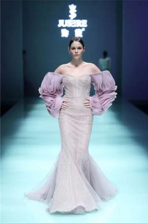 ：虎丘婚纱城 vs 绝设·魏启莹婚纱礼服发布会 梦幻相约2017S/S中国国际时装周