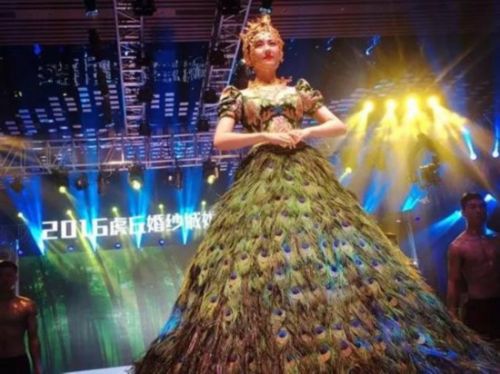：虎丘婚纱城 vs 绝设·魏启莹婚纱礼服发布会 梦幻相约2017S/S中国国际时装周