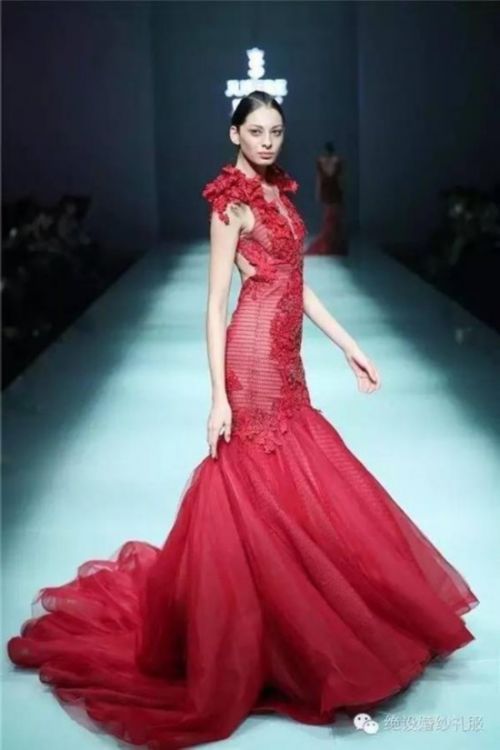 ：虎丘婚纱城 vs 绝设·魏启莹婚纱礼服发布会 梦幻相约2017S/S中国国际时装周