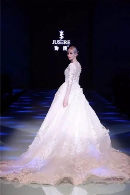 ：虎丘婚纱城 vs 绝设·魏启莹婚纱礼服发布会 梦幻相约2017S/S中国国际时装周