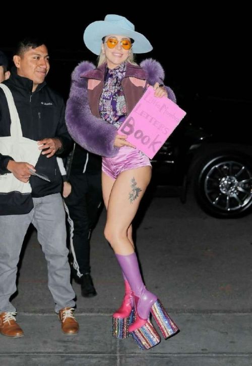 女王归来，Lady Gaga 造型恢复戏剧化！！