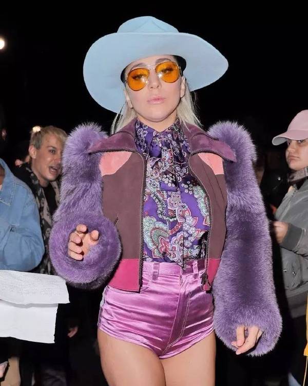 女王归来，Lady Gaga 造型恢复戏剧化！！