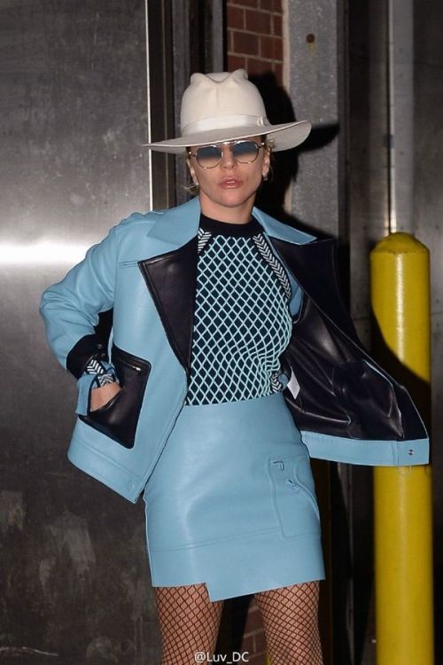 女王归来，Lady Gaga 造型恢复戏剧化！！