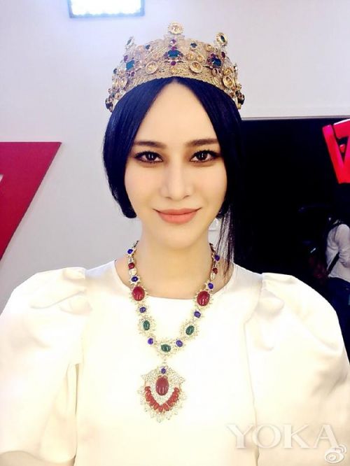 尚雯婕直播撞脸刘梓晨？ 原谅我真的不懂雷母的时尚