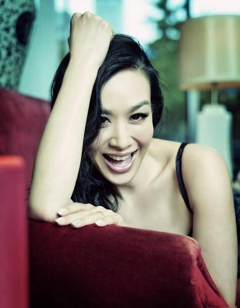 不老女神钟丽缇 46岁依旧性感丰腴身材傲人