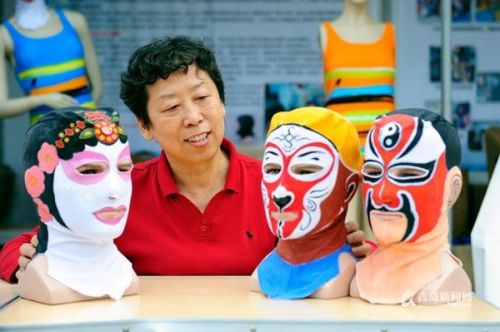 姚笛顶巨型头盔 子怡戴防毒面具 icon的防晒抗霾法