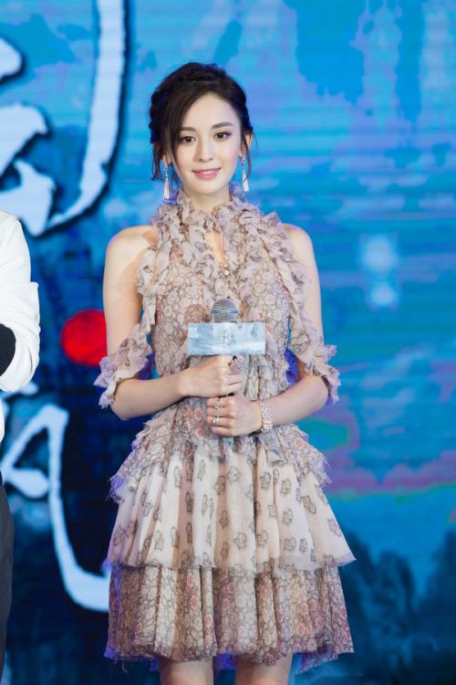娜扎颜值演技都在线 所以滚蛋吧招黑体质！