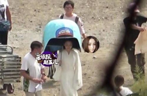 姚笛顶巨型头盔 子怡戴防毒面具 icon的防晒抗霾法