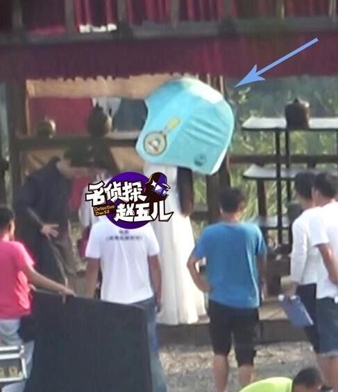 姚笛顶巨型头盔 子怡戴防毒面具 icon的防晒抗霾法