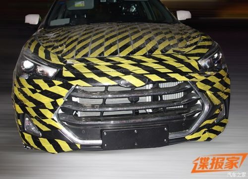 采用环抱式设计 曝江淮瑞风S7内饰谍照