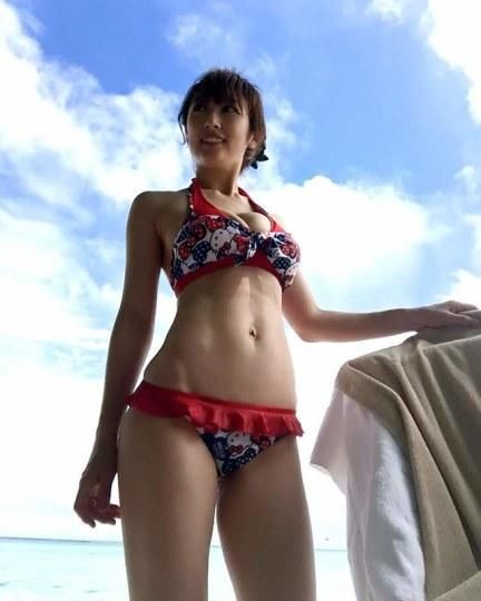 人妻版娜美波涛汹涌 怪不得小色胚那么爱吃豆腐