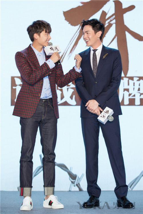 ​这哪是谍战片 分明在教你如何把西装穿出情调