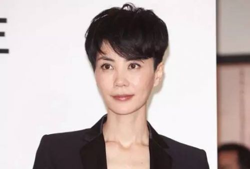 王菲剪掉长发 回到了颜值巅峰期