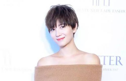 王菲剪掉长发 回到了颜值巅峰期