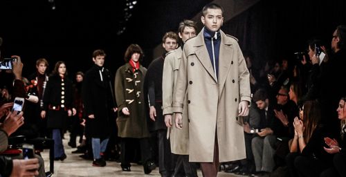 Burberry 为什么选择90后小生吴亦凡