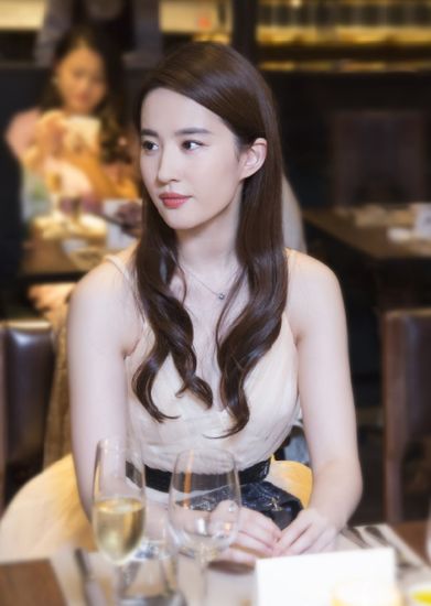 Dior迪奥花蜜活颜丝悦系列 专为护肤而生的玫瑰传奇