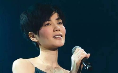 王菲剪掉长发 回到了颜值巅峰期