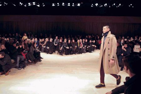 Burberry 为什么选择90后小生吴亦凡