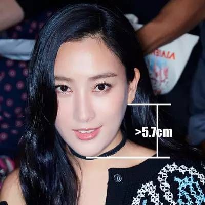 王菲剪掉长发 回到了颜值巅峰期