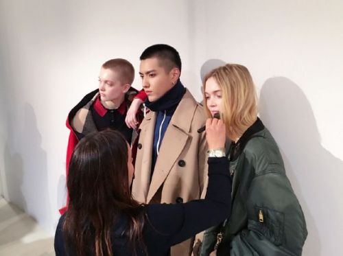 Burberry 为什么选择90后小生吴亦凡