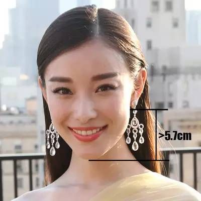 王菲剪掉长发 回到了颜值巅峰期