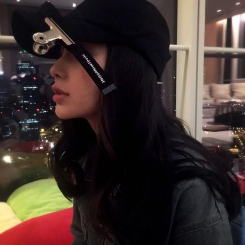 权志龙潮牌1块钱的夹子卖200？可能都是跟他们学的