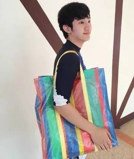 权志龙潮牌1块钱的夹子卖200？可能都是跟他们学的