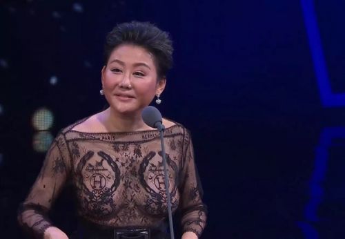 范冰冰舒淇都抢着穿 透视装怎么穿才不像暴露狂？