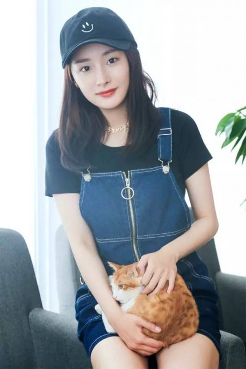原来我们和动漫少女之间，只有一个特效的距离