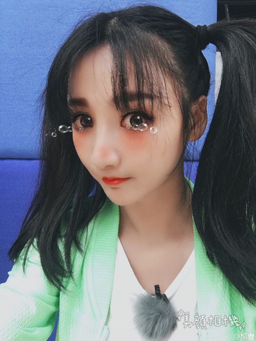 原来我们和动漫少女之间，只有一个特效的距离