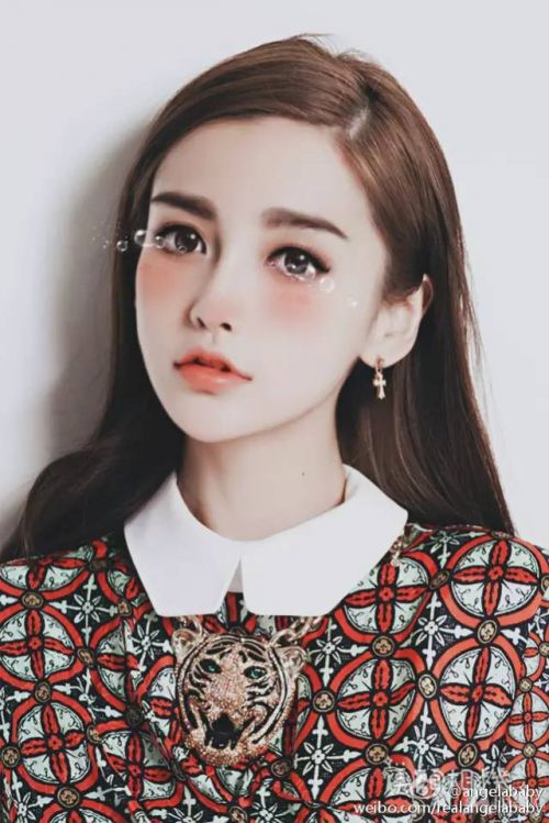 原来我们和动漫少女之间，只有一个特效的距离