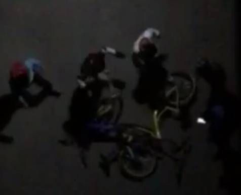 昆明5学生半夜疯狂围殴小黄车 一句话震惊全场