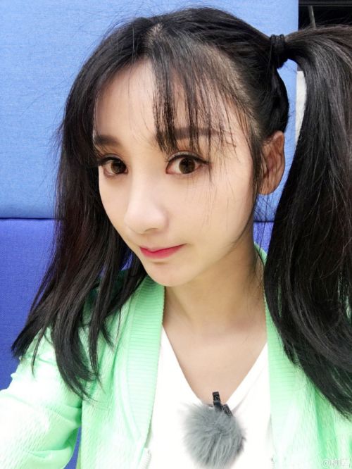 原来我们和动漫少女之间，只有一个特效的距离