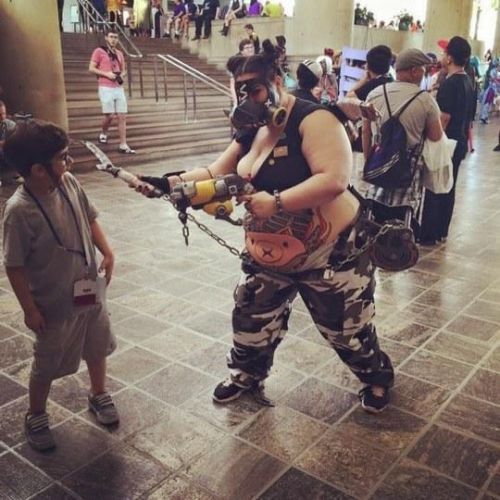 《守望先锋》女版路霸COS 豪乳演绎杀手魅力