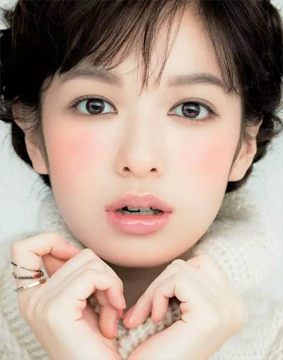 原来我们和动漫少女之间，只有一个特效的距离