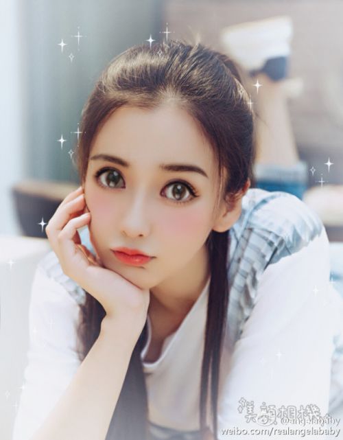 原来我们和动漫少女之间，只有一个特效的距离