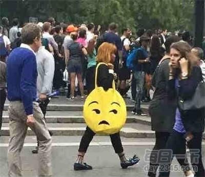 开心一刻笑话大全 笑话大全  这个女友吓死人