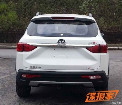 家族设计初露端倪 北汽幻速S5内饰谍照