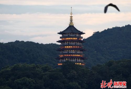 雷峰塔变金银岛 瞅准了再投币！盘点那些让人看不懂的许愿地