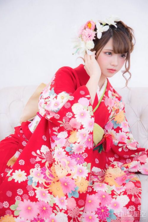 日本知名COSER曝成人礼美照 网友惊呼太美腻