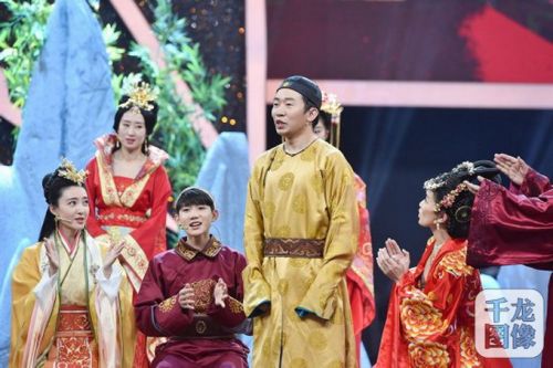 刘晓庆重现女王风采 再现霸气“武则天”获众人“五体投地”式膜拜