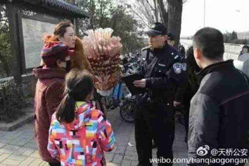 警察在街上到处“溜达”有什么用？ 官方回应与网友评论交相辉映