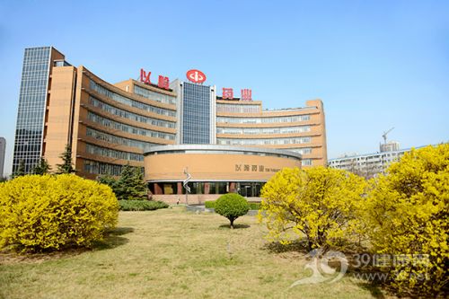 中国健康总评榜媒体观察团走进以岭：以络为神 布局天下健康