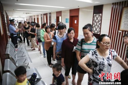 南京数千人预约“冬病夏治” 专家提醒网购三伏贴不靠谱
