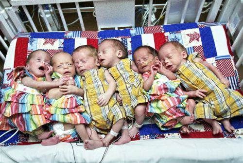 超级母亲怀上6胞胎 5分钟内顺利娩出