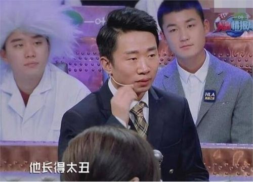 杨迪迟早会被路人打死 趁人家男票不注意摸女孩的头